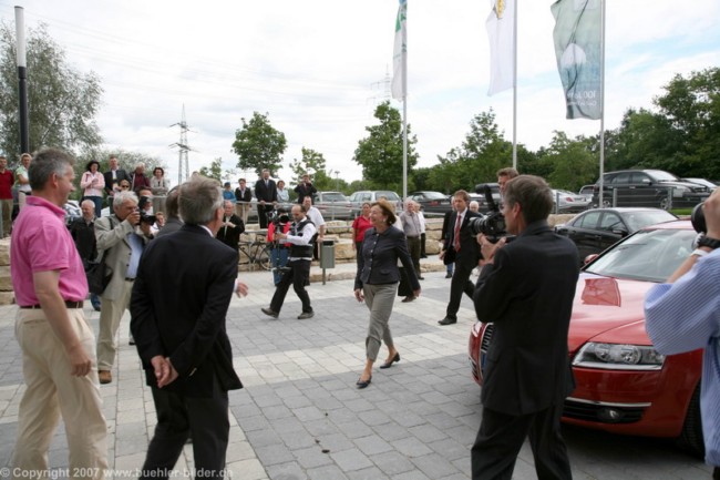 ©IMG_0347.jpg - Am Samstag, den 23.06.2007, hatte ich die Gelegenheit Frau Eva Luise Köhler, die Frau von unserem derzeitigen Bundespräsidenten Herrn Horst Köhler, bei der Einweihung von weiteren 9-Löcher des Golfplatzes Ludwigsburg, dem Golfclub Schloss Monrepos (GCM), zu fotografieren.