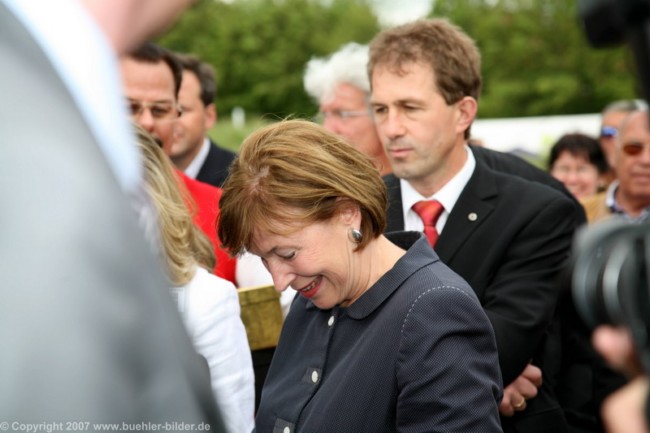 ©IMG_0413.jpg - Am Samstag, den 23.06.2007, hatte ich die Gelegenheit Frau Eva Luise Köhler, die Frau von unserem derzeitigen Bundespräsidenten Herrn Horst Köhler, bei der Einweihung von weiteren 9-Löcher des Golfplatzes Ludwigsburg, dem Golfclub Schloss Monrepos (GCM), zu fotografieren.