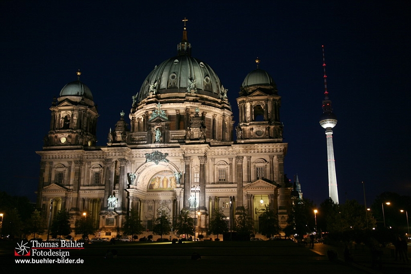 Berlin_Ost_Berliner Dom bei Nacht mit dem Fernsehturm_IMG_7611.jpg