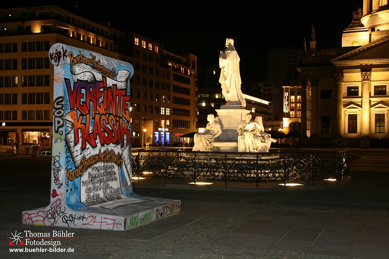 Berlin_Ost_Berlinermauer am Gendarmenmarkt bei Nacht_IMG_7712.jpg