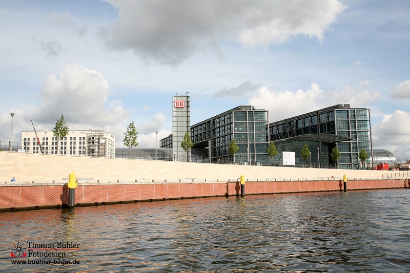 Berlin_West_BLick von der Spree auf den Berliner Hauptbahnhof_IMG_8203.jpg