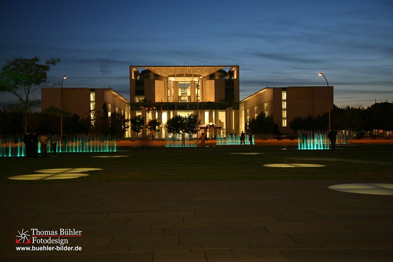 Berlin_West_Regierungsgebaeude Bundeskanzleramt bei Nacht_IMG_9113.jpg