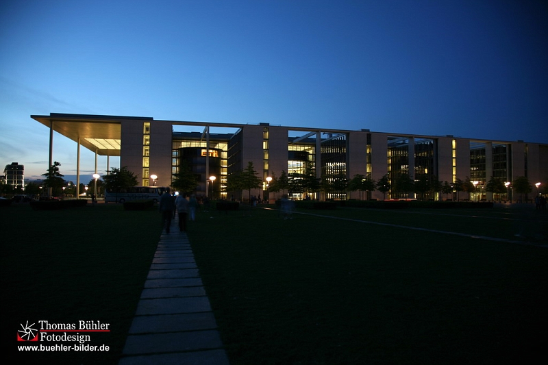 Berlin_West_Regierungsgebaeude Bundestag Paul-Loebe-Haus bei Nacht_IMG_9052.jpg
