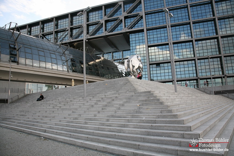 Berlin_West_Treppen an einem Seiteneingang am Hauptbahnof_IMG_8858.jpg