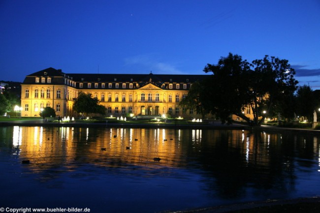 Neues Schlosss bei Nacht von der Seite_©IMG_8809.jpg